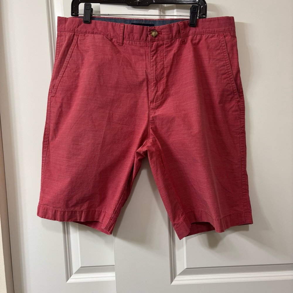 TOMMY HILFIGER Casual Shorts Mens Size 36 10 Inseam Red/Pink Preppy Golf